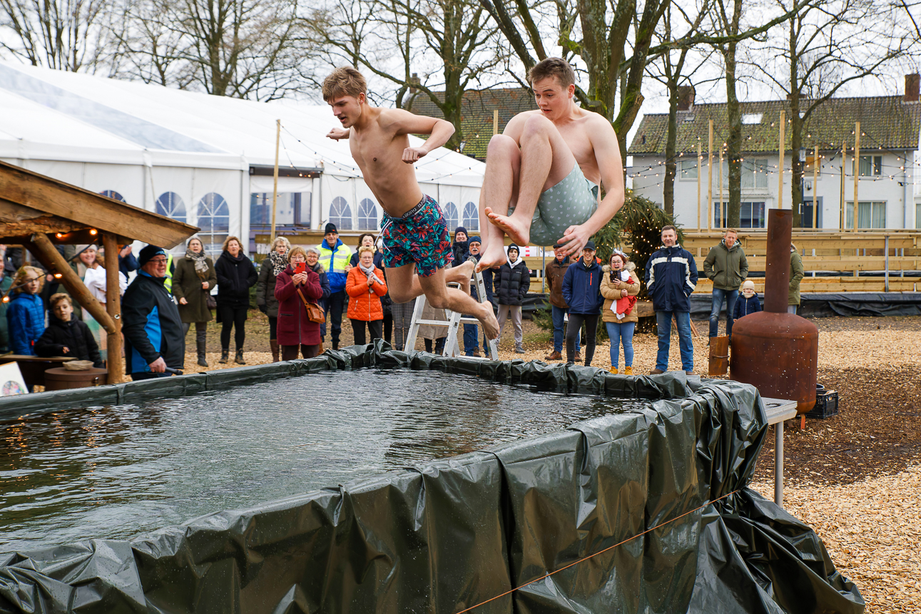 Nieuwjaarsduik bij Ulvenhout on Ice!