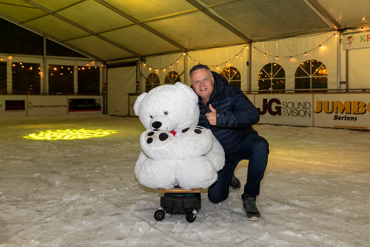 2025 UoI IJsbeer schijten-2