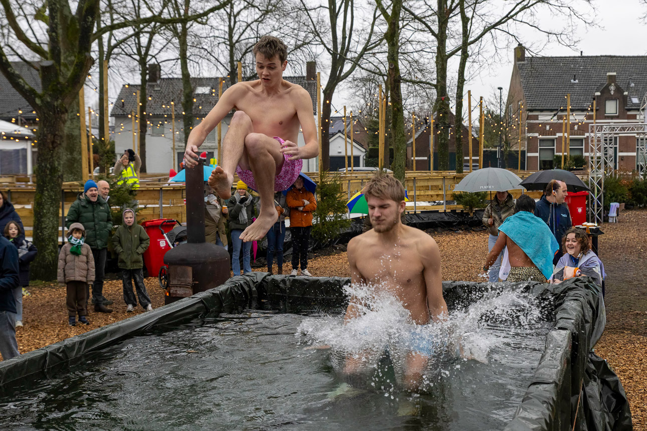 2026 UoI Nieuwjaarsduik & Vrij Schaatsen-11 Nieuwjaarsduik bij Ulvenhout on Ice!